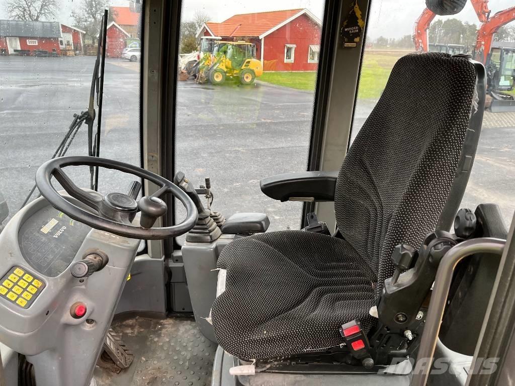 Volvo L 30 B Pro Pale gommate