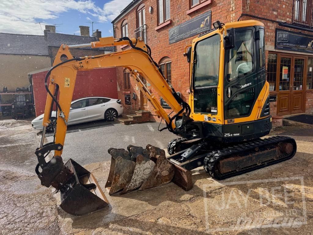 Hyundai R25Z-9 AK Miniescavatori