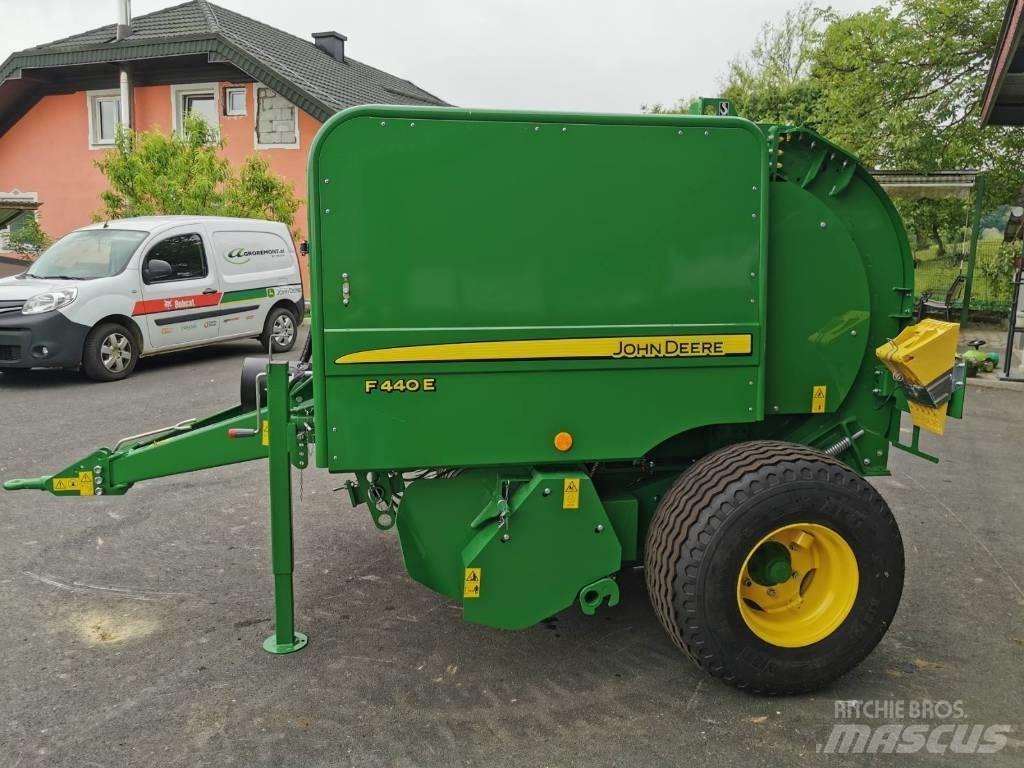 John Deere F440E Rotopresse