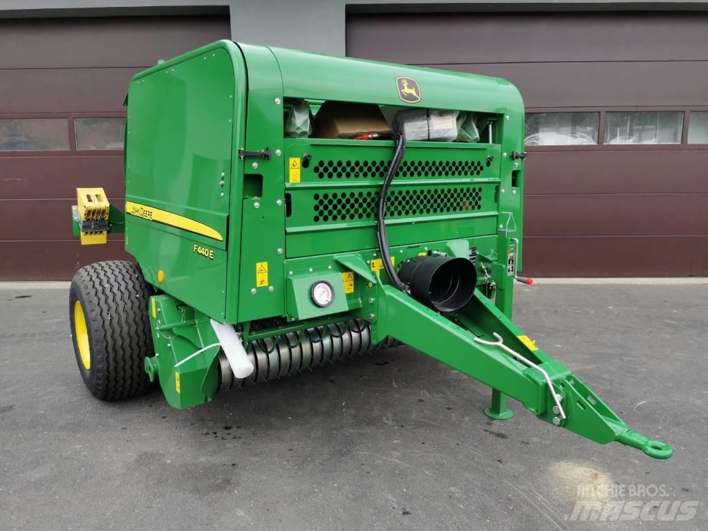 John Deere F440E Rotopresse