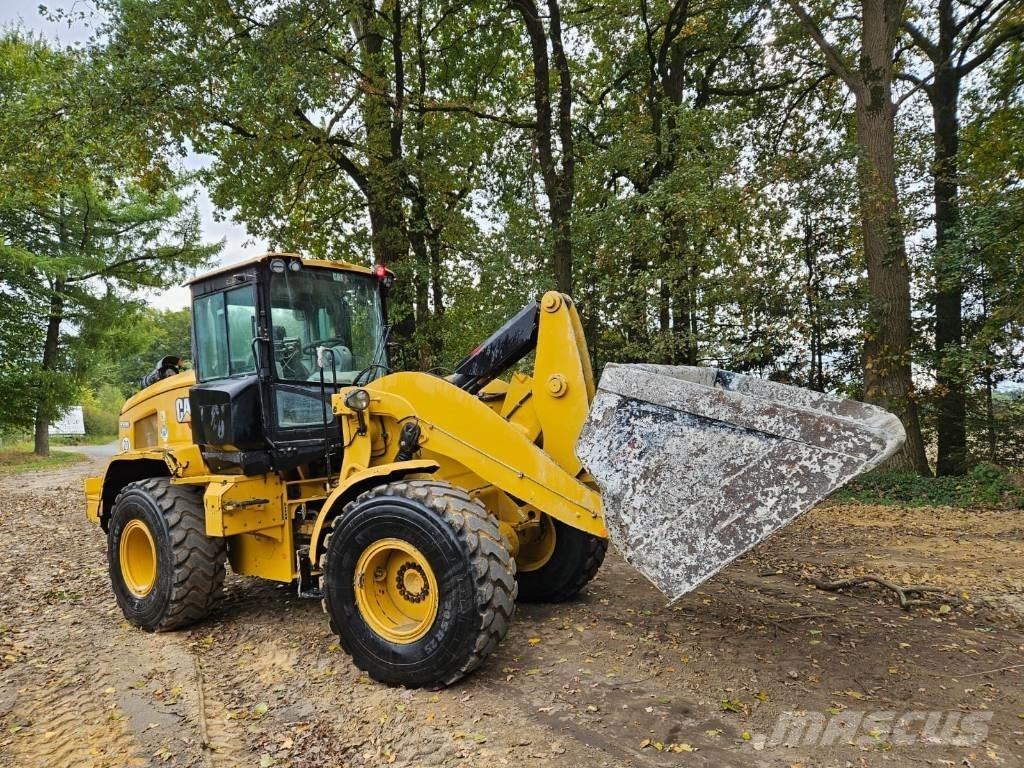 CAT 930 M Pale gommate