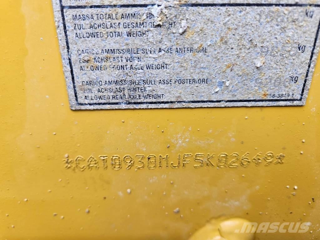 CAT 930 M Pale gommate