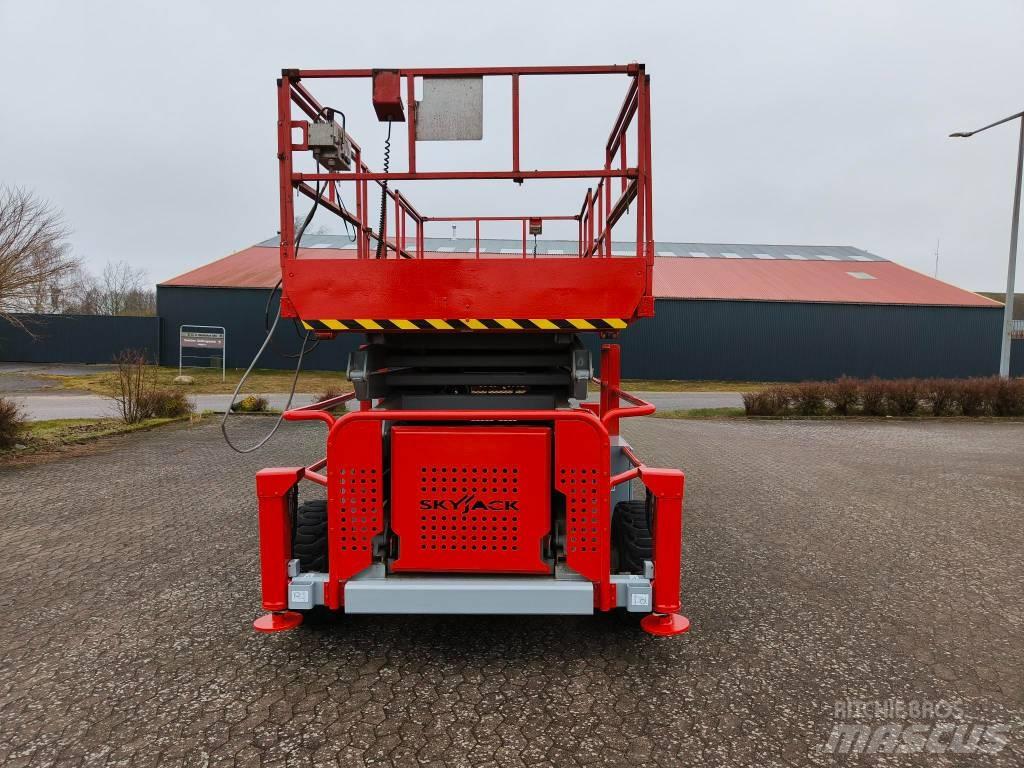 SkyJack SJ 9250 RT Piattaforme a pantografo