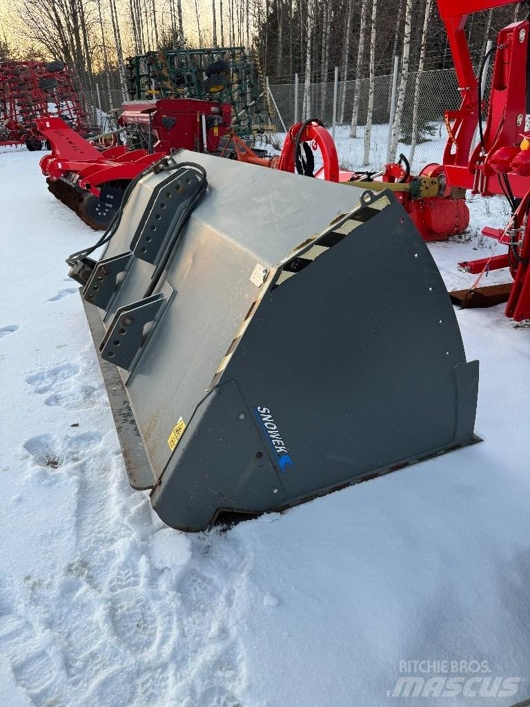Snowek S2500 Spargisabbia e spargisale