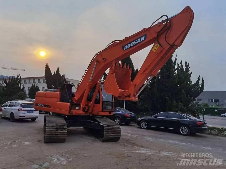 Doosan dx225 Escavatori cingolati