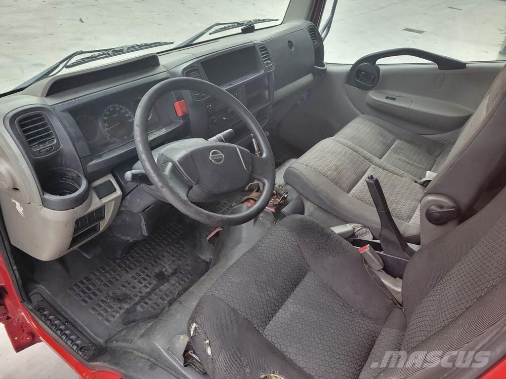 Nissan Cabstar Cabine e interni