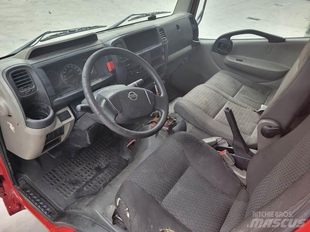 Nissan Cabstar Cabine e interni