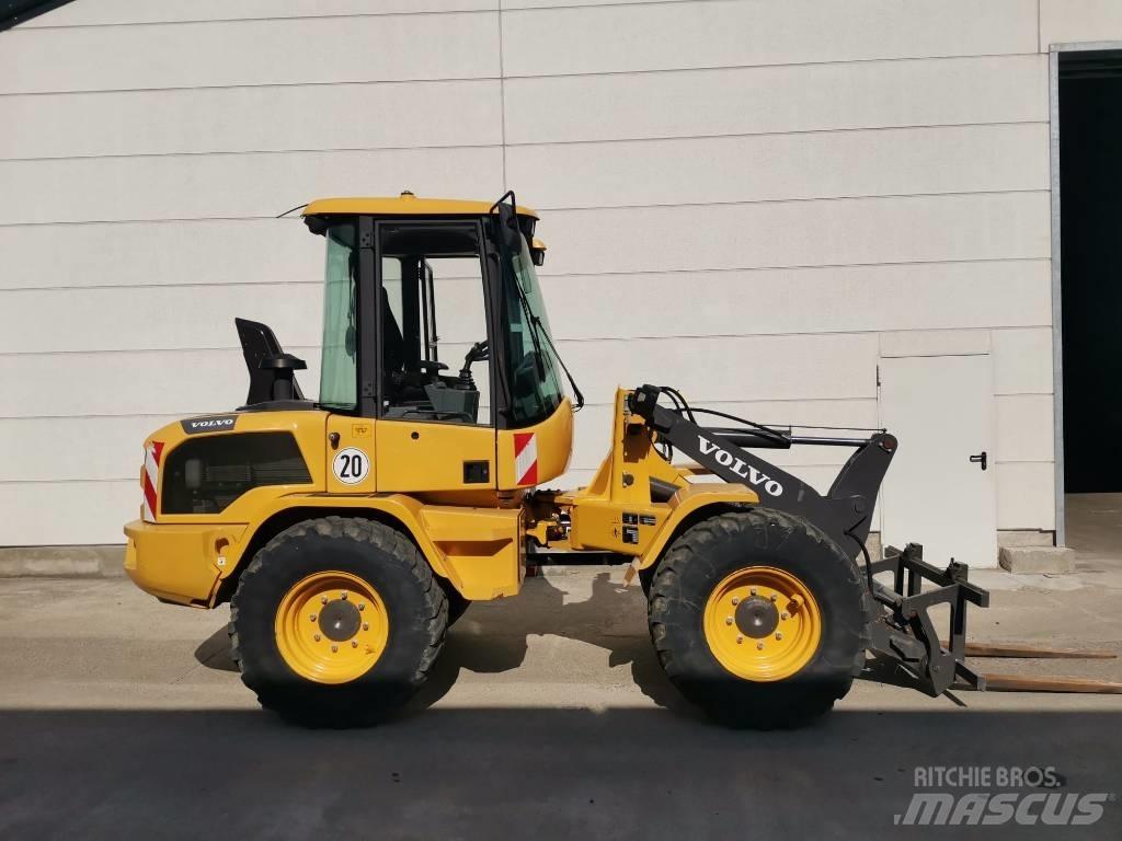Volvo Radlader L30G Pale gommate
