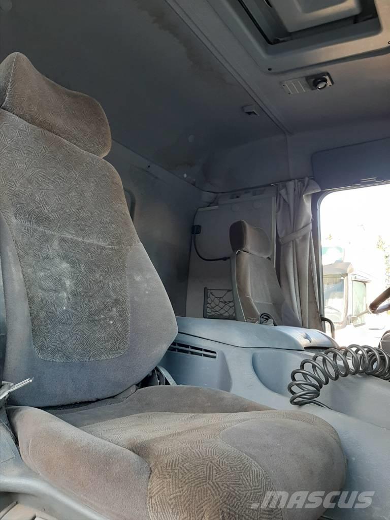 Scania P 124 Camion con gancio di sollevamento