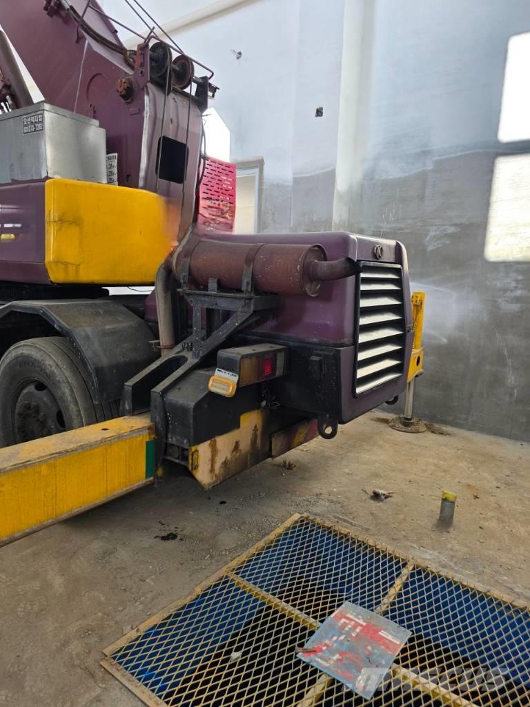 Kato MR 100 Gru per terreni difficili