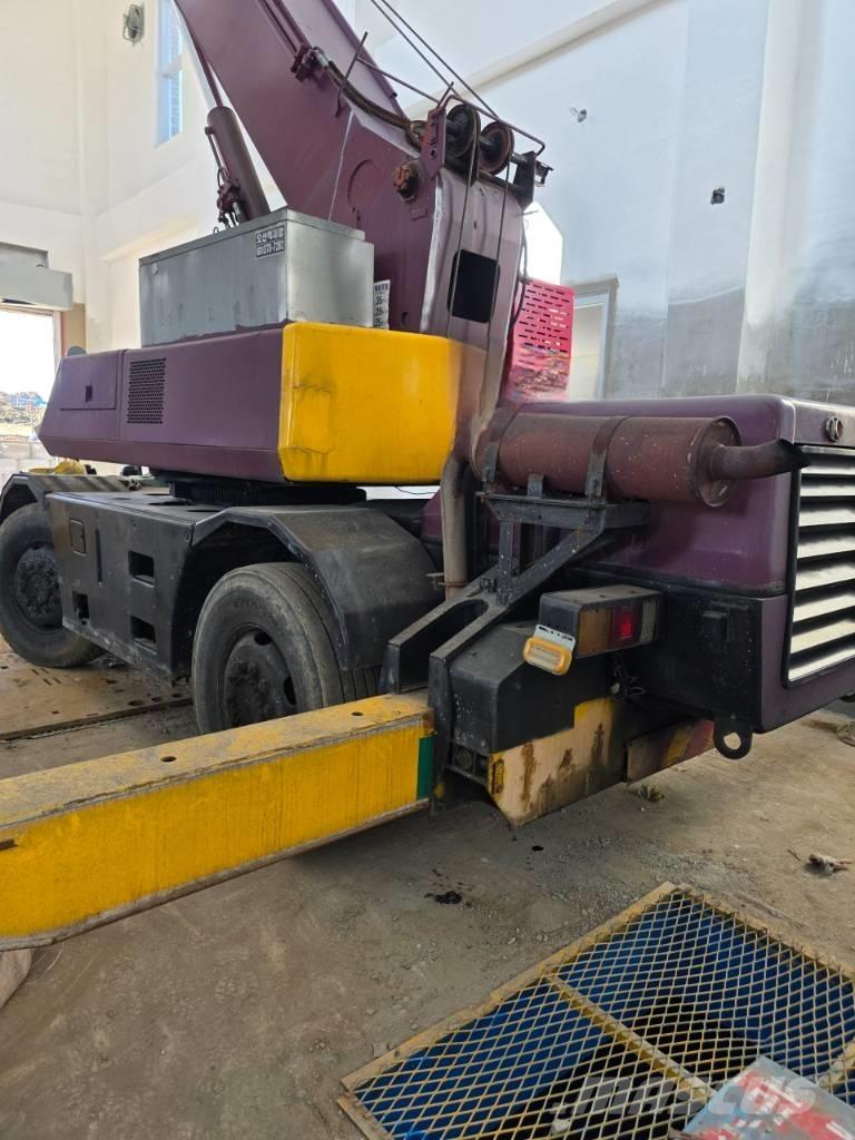 Kato MR 100 Gru per terreni difficili