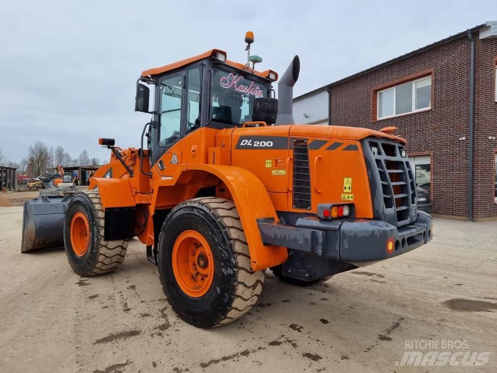 Doosan DL 200-3 Pale gommate