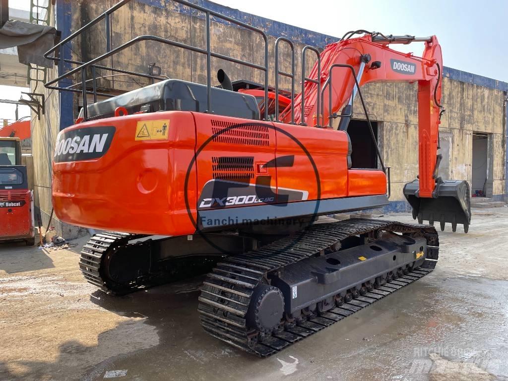 Doosan DX300 Escavatori cingolati