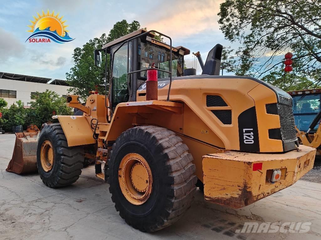 Volvo L 120 Pale gommate