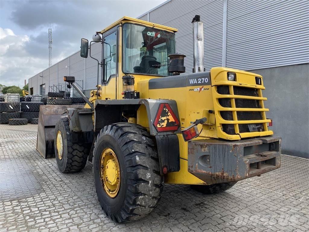 Komatsu WA270-3 Pale gommate