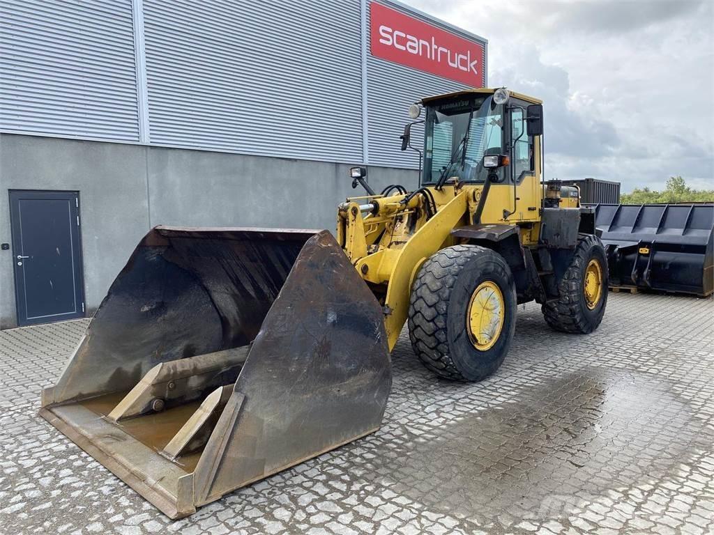 Komatsu WA270-3 Pale gommate
