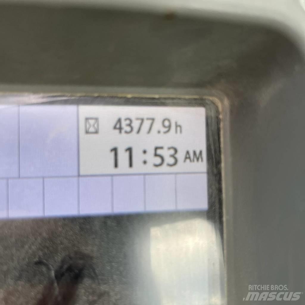 DEERE 210G Escavatori cingolati
