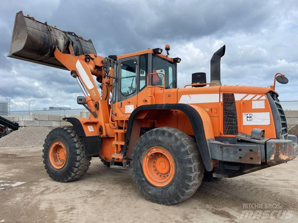Doosan DL 350 Pale gommate