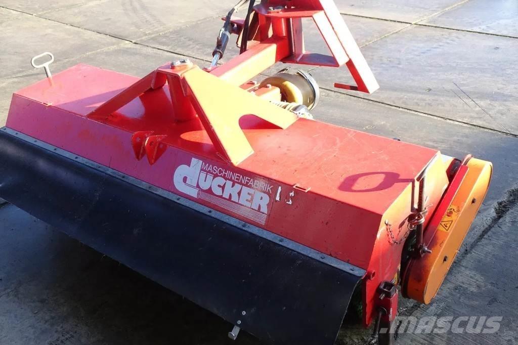 Dücker Veegmachine Autocarro spazzatrice