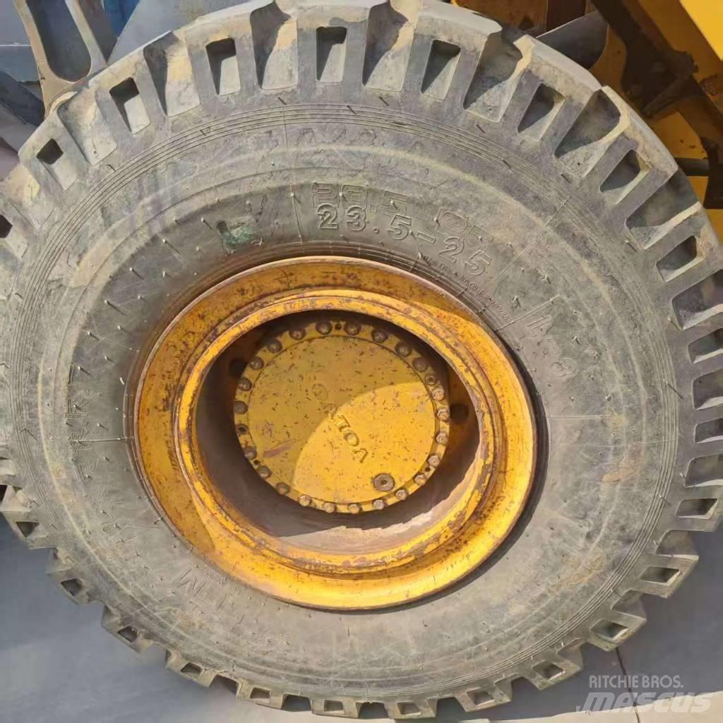 Volvo L 105 Pale gommate