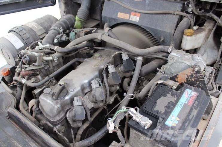 Nissan DX25LPG Carrelli elevatori GPL