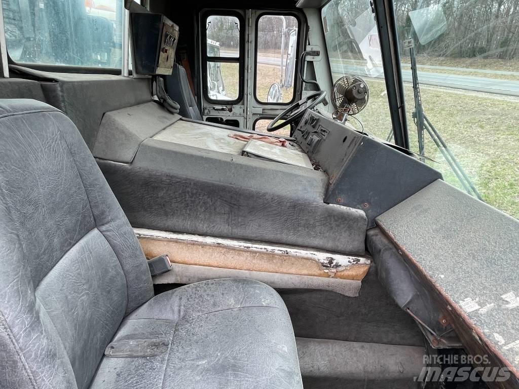 Mack LEU613 Autocabinati