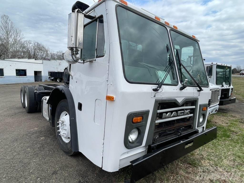 Mack LEU613 Autocabinati