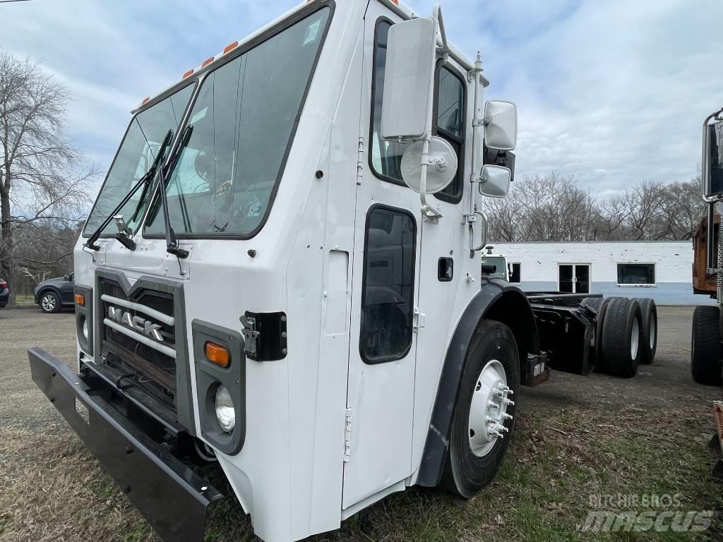 Mack LEU613 Autocabinati
