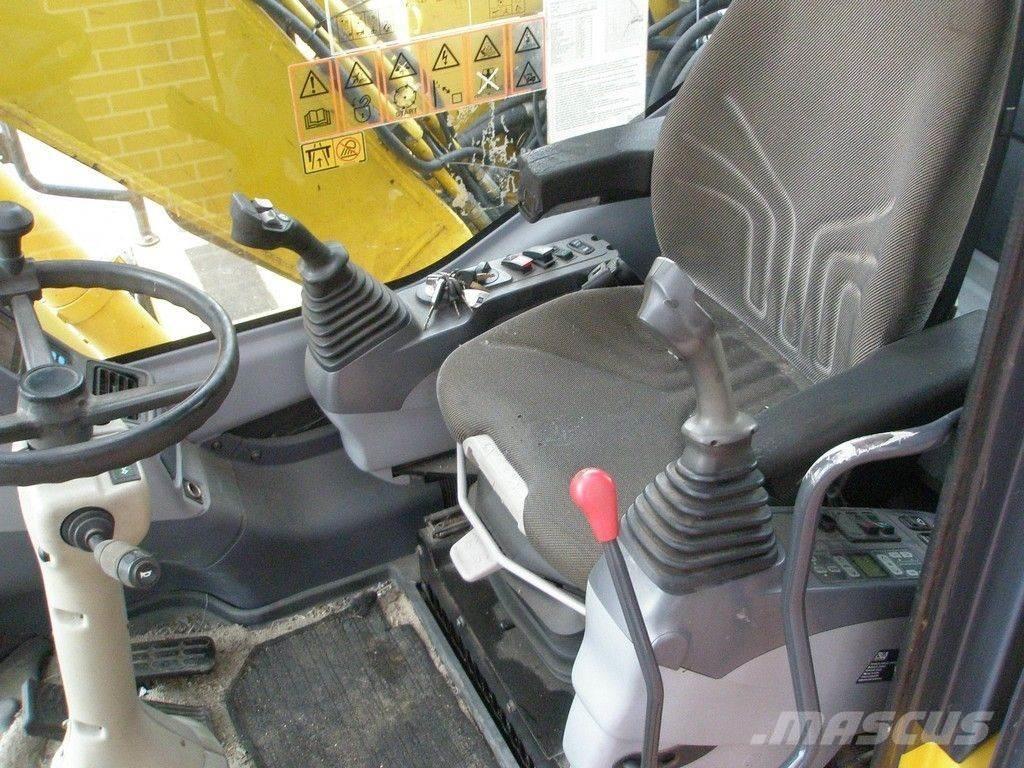 Komatsu PW140-7 Escavatori gommati