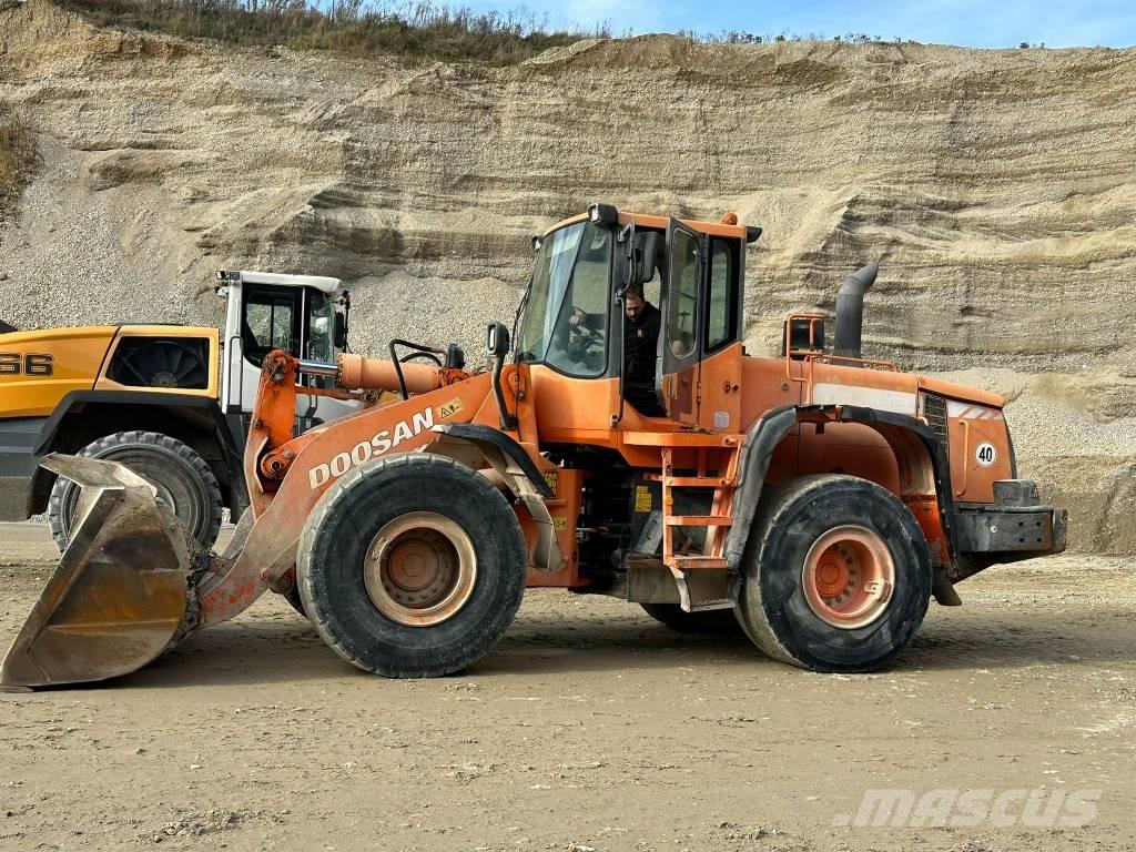 Doosan DL 300 Pale gommate