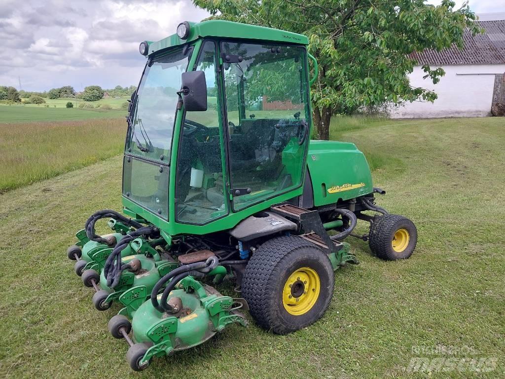 John Deere 3245 C Tosaerba per il fairway