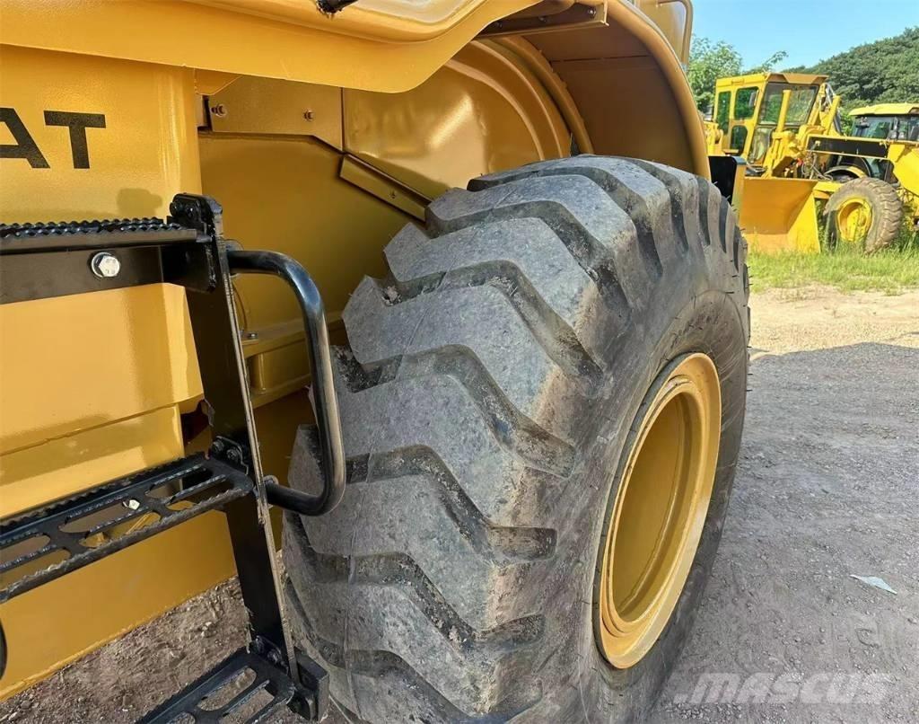 CAT 966H Pale gommate
