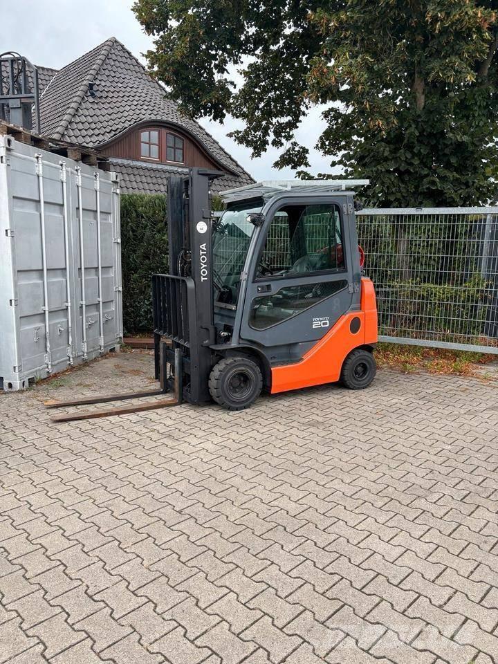 Toyota 8 FGKF 20 Carrelli elevatori GPL