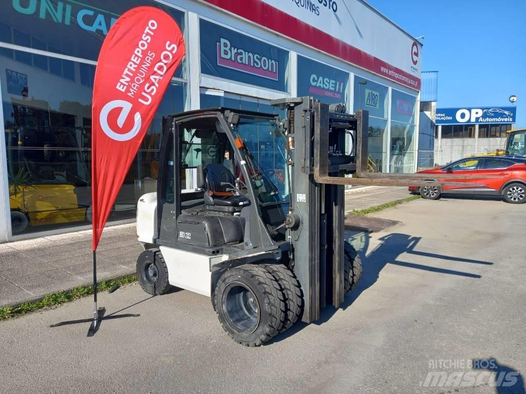 UniCarriers D32 Carrelli elevatori diesel