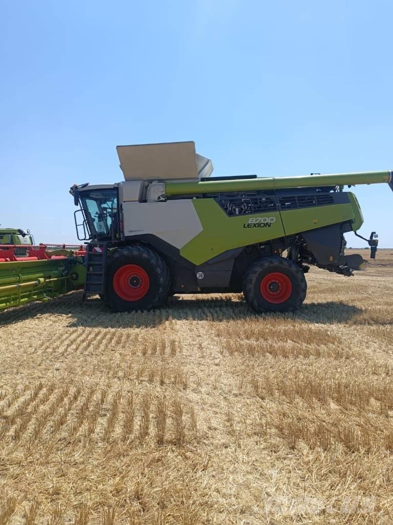 CLAAS Lexion 8700 Mietitrebbiatrici