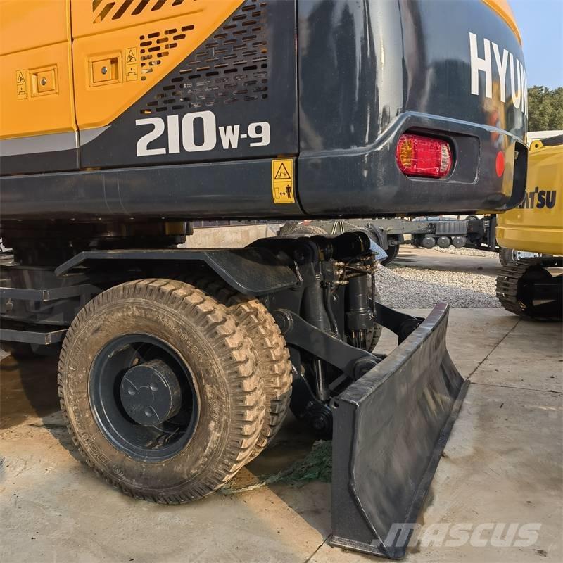 Hyundai 210W -9 Escavatori gommati