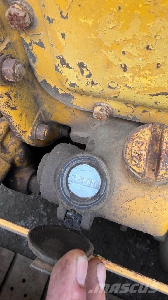 CAT D 2 Dozer cingolati