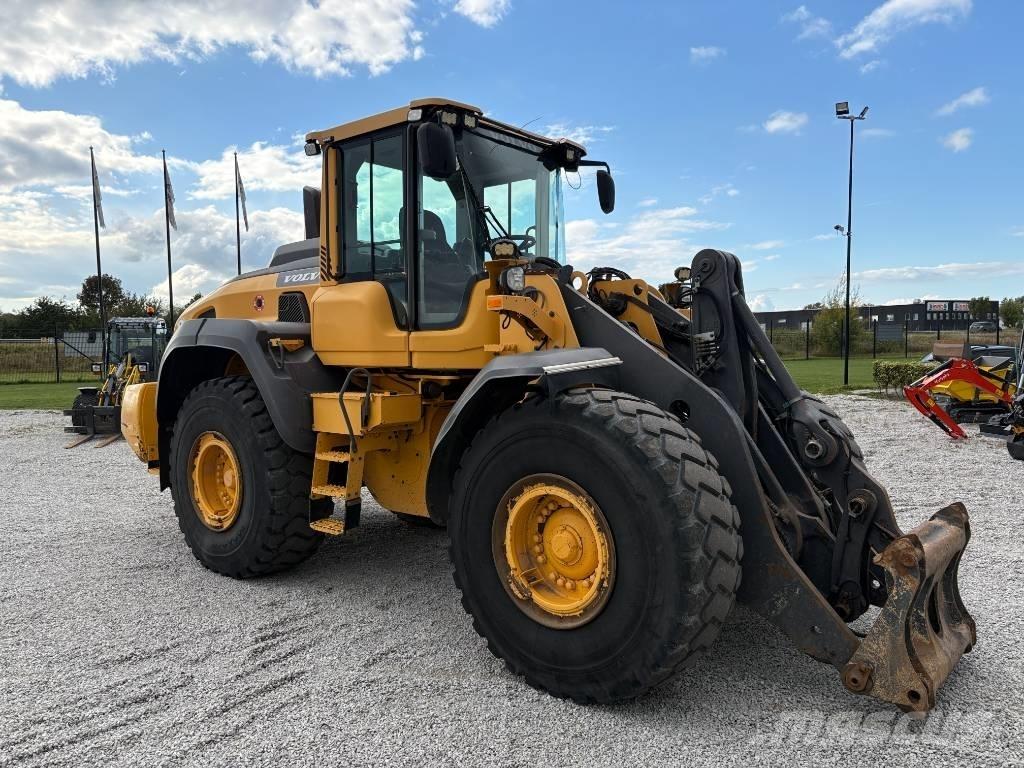 Volvo L 120 H Pale gommate