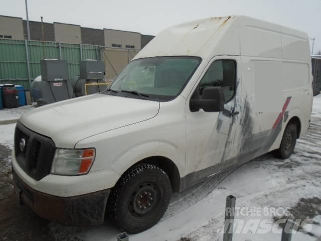 Nissan NV2500HD Camion cassonati