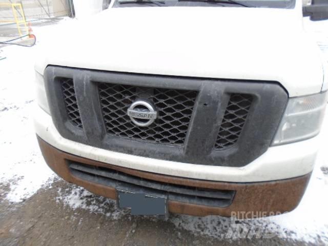 Nissan NV2500HD Camion cassonati