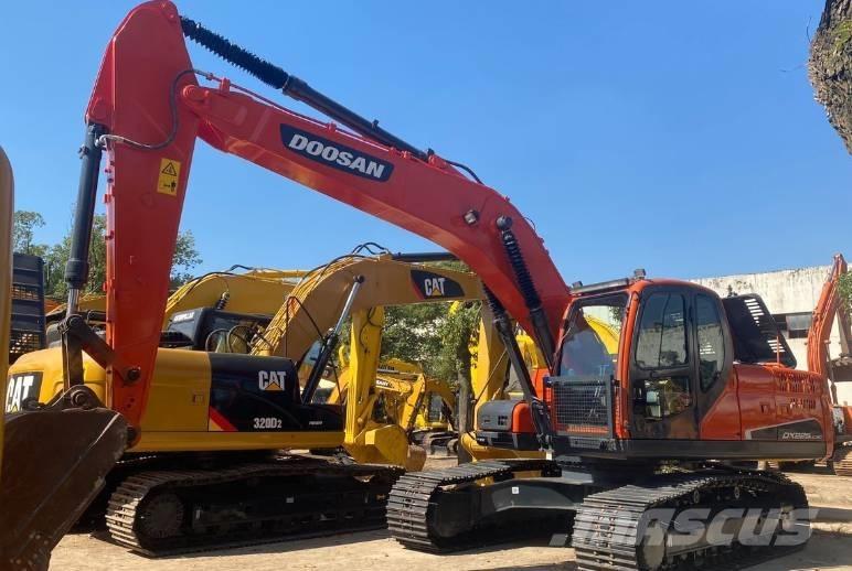 Doosan DX225 Escavatori cingolati