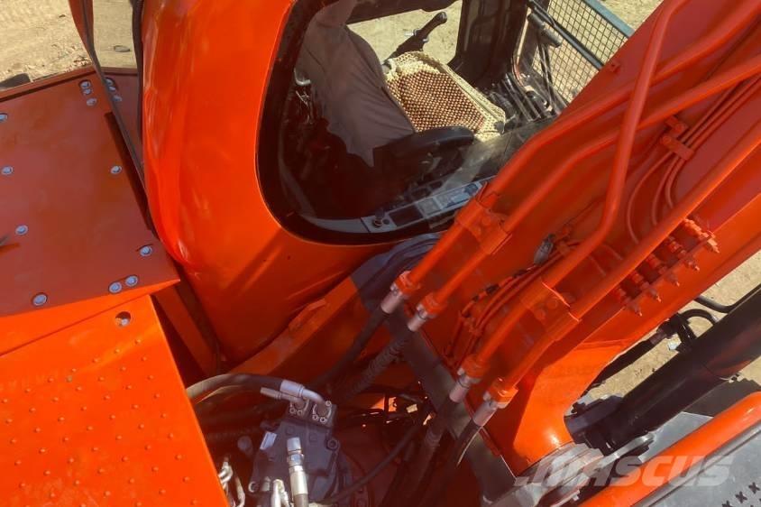 Doosan DX225 Escavatori cingolati