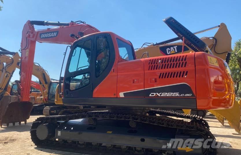 Doosan DX225 Escavatori cingolati