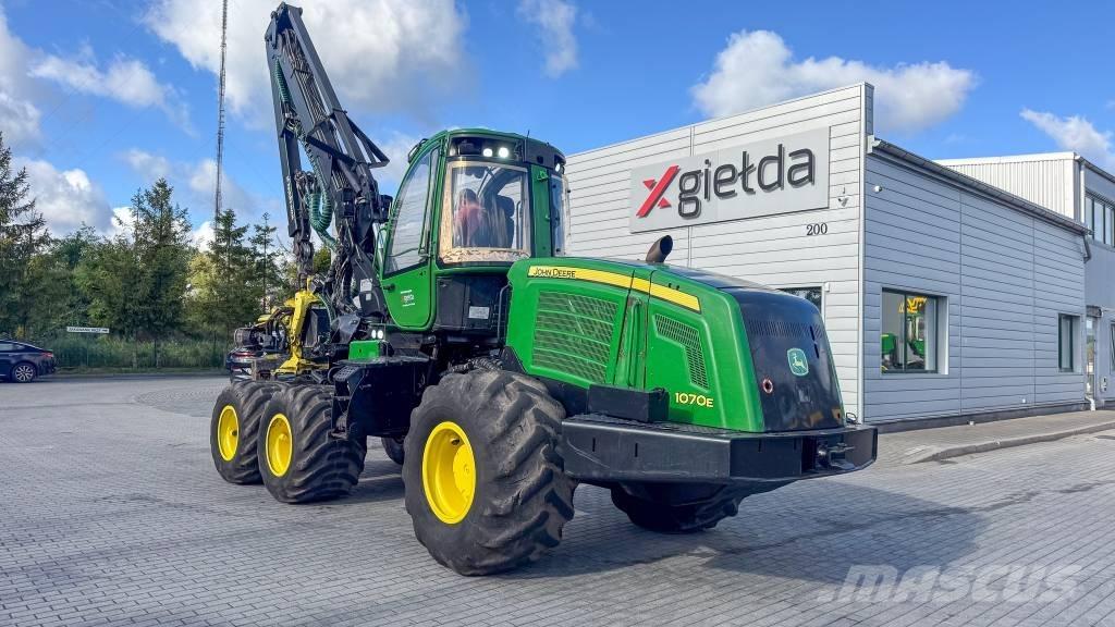 John Deere 1070 E Abbattitrici, Disboscatrici