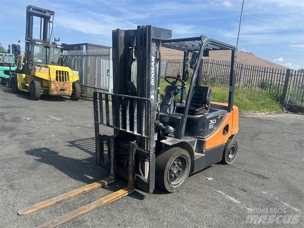 Doosan D30S-5 Carrelli elevatori diesel