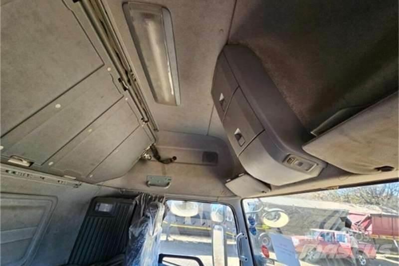UD TRUCKS QUON Camion altro