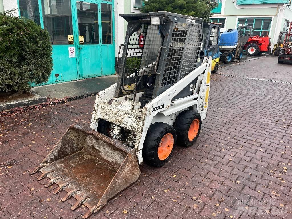 Bobcat 443      V-4129 Pale frontali e scavatori