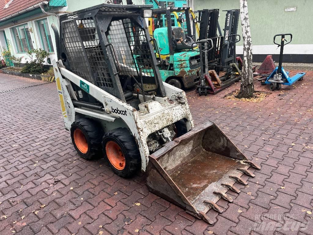 Bobcat 443      V-4129 Pale frontali e scavatori