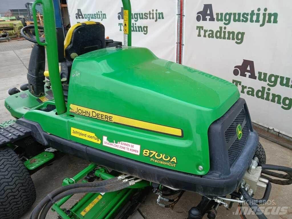 John Deere 8700 A Trattorini tagliaerba