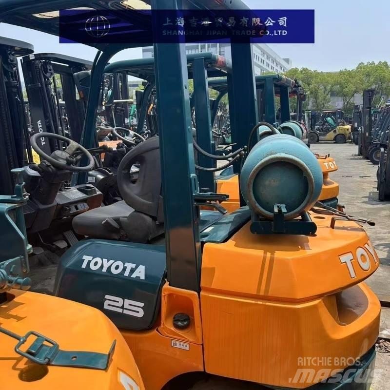 Toyota 25 Carrelli elevatori diesel